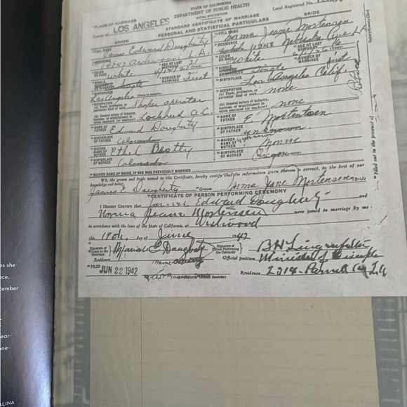 Marilyn Monroe Coffee Table Book Treasures Personal Archives Hardcover 2008 - Picture 10 of 11